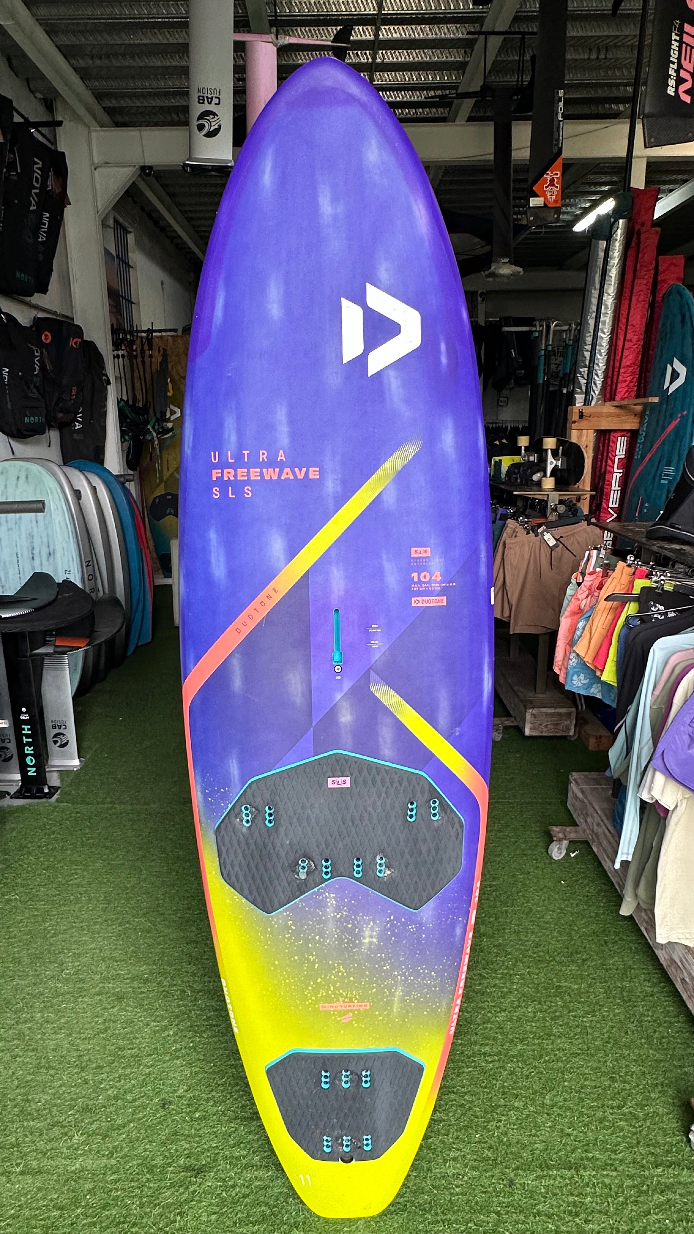 DUOTONE Ultra Freewave sls 104L Segunda Mano