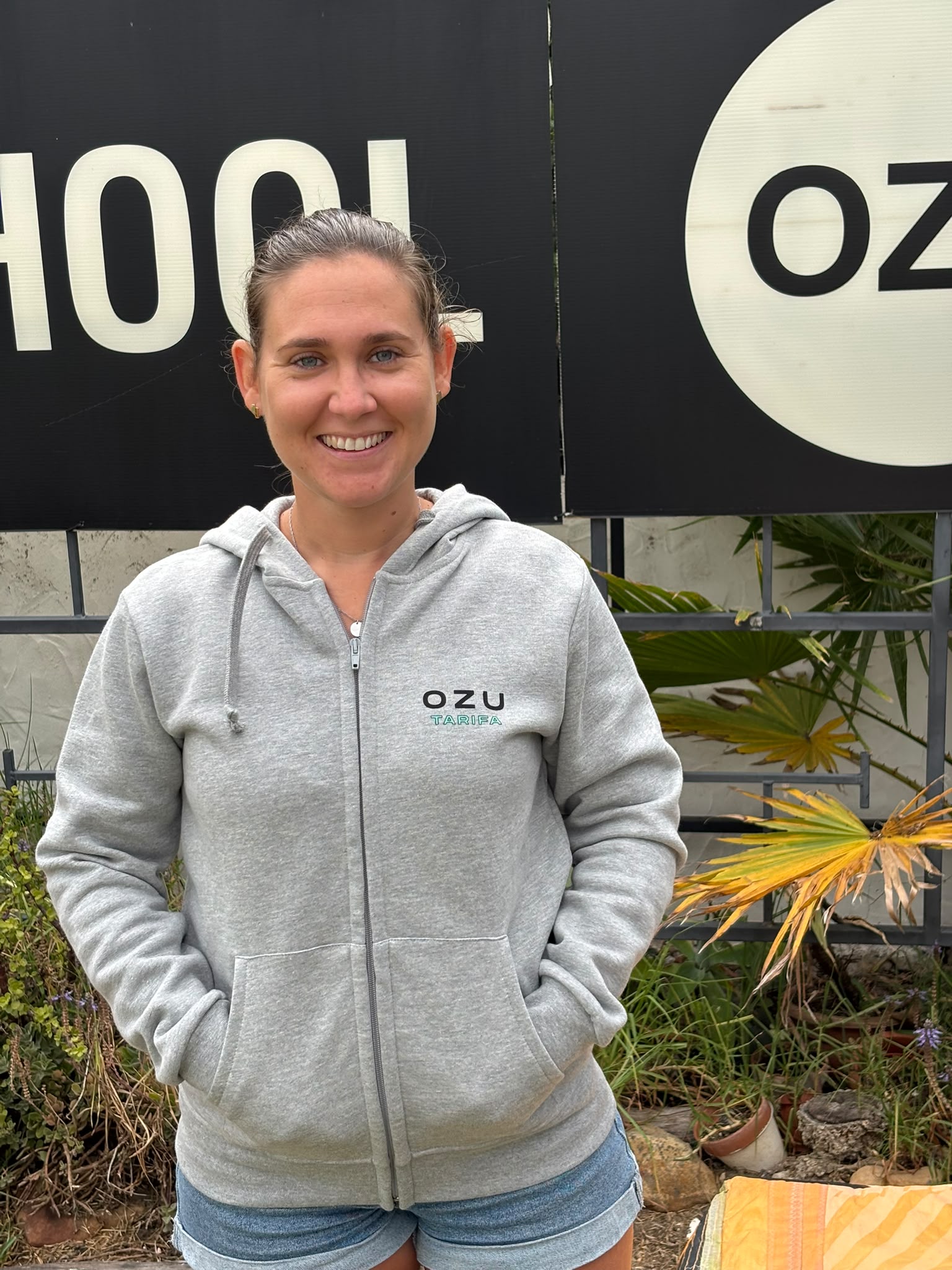 Ozu Slim Zip Hoodie