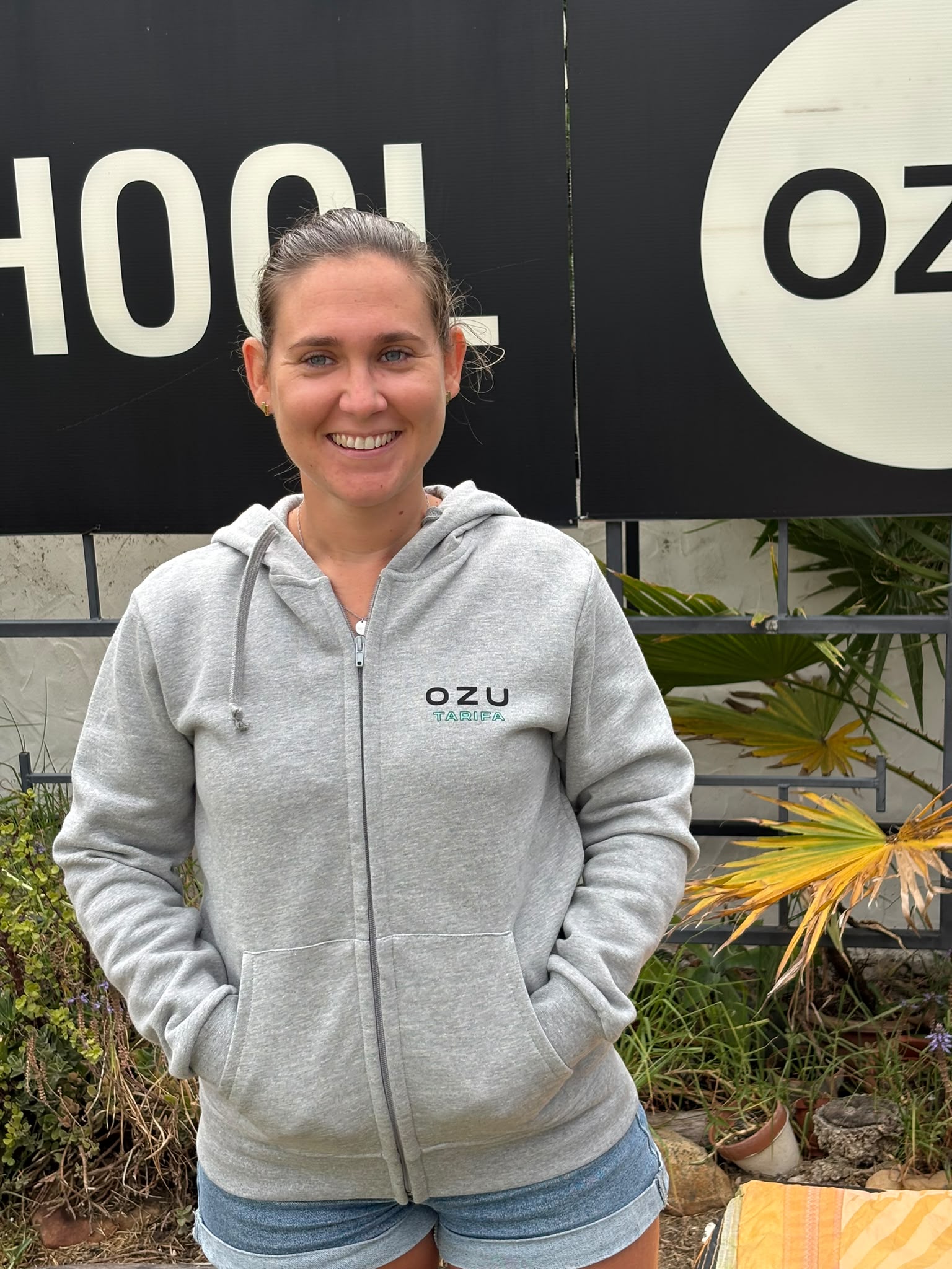 Ozu Slim Zip Hoodie